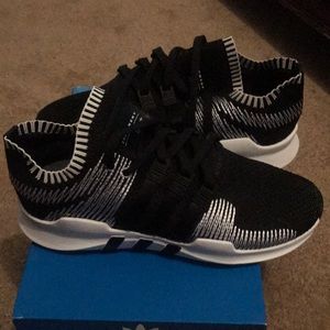 Adidas tennis shoes Size 8.5 Black and white